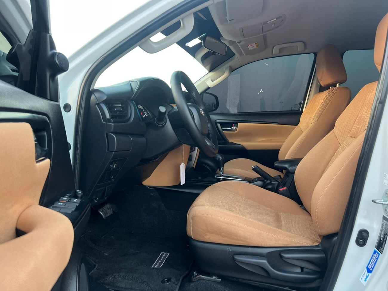 Toyota Fortuner 2025 Toyota Fortuner 2.7L V4 - AWD 4x4 - Rear Sensor - Gcc Specs - 27000 km