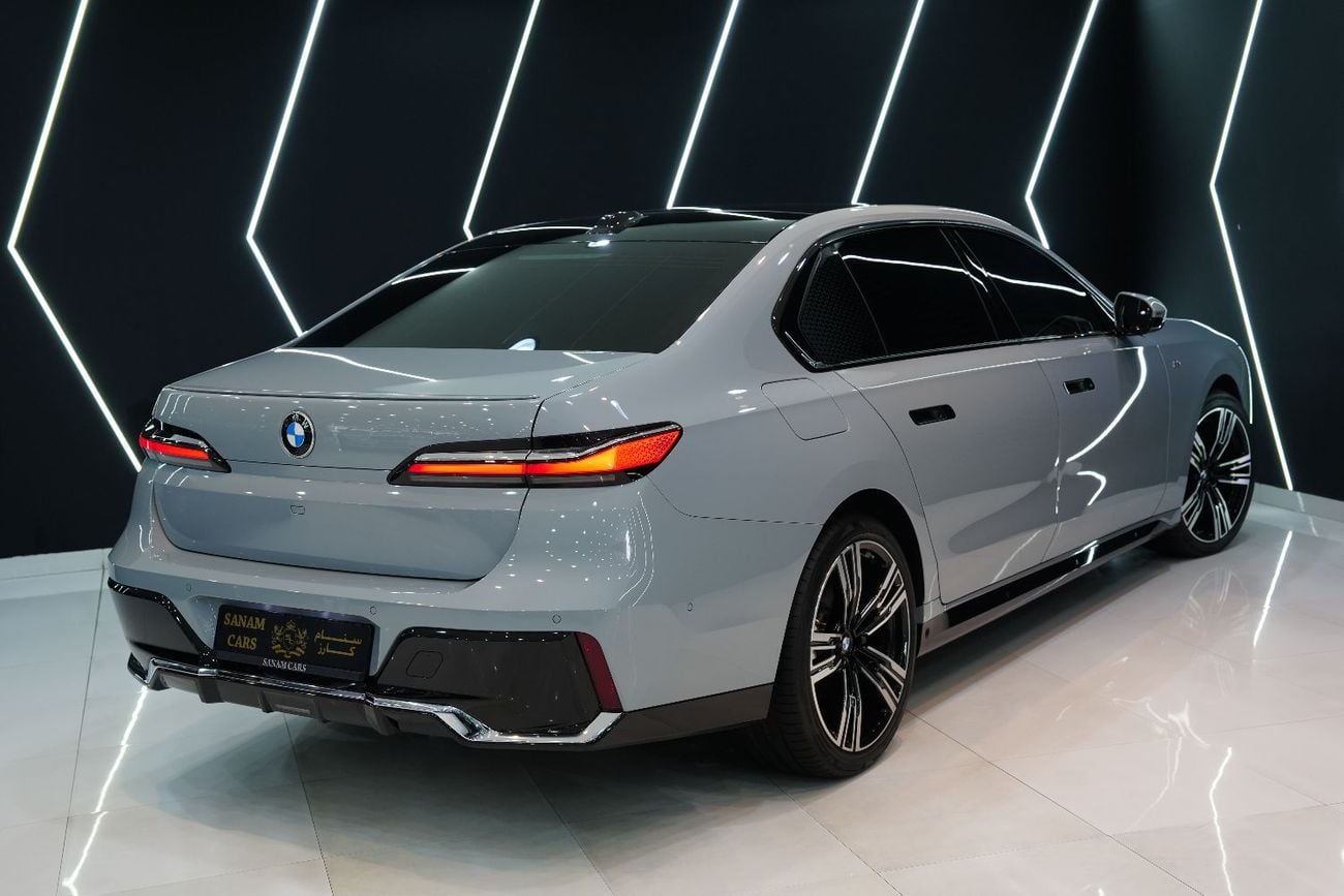 BMW 740i M SPORT , Theater Screen, Executive Lounge, Bowers N Wilkins, Dealer Warr + Serv!!