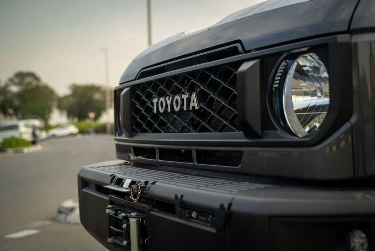 تويوتا لاند كروزر بيك آب TOYOTA LAND CRUISER 4.0 LTR V6 PETROL FULL OPTION AUTOMATIC 2024 MODEL