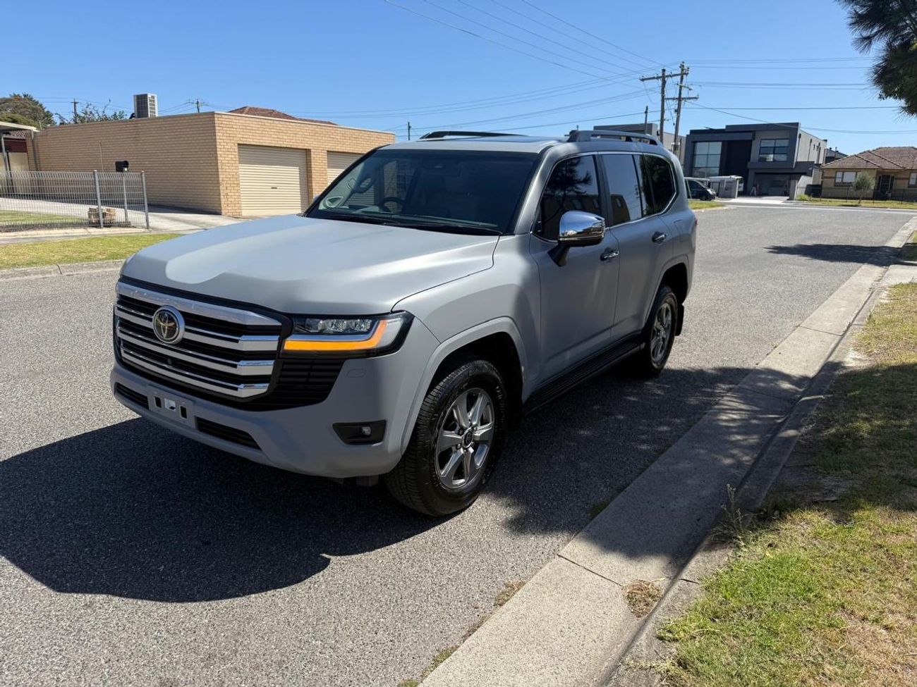 Toyota Land Cruiser DIESEL 3.3 LITER ,RIGHT HAND SAHARA ,BEIGE INTERIOR