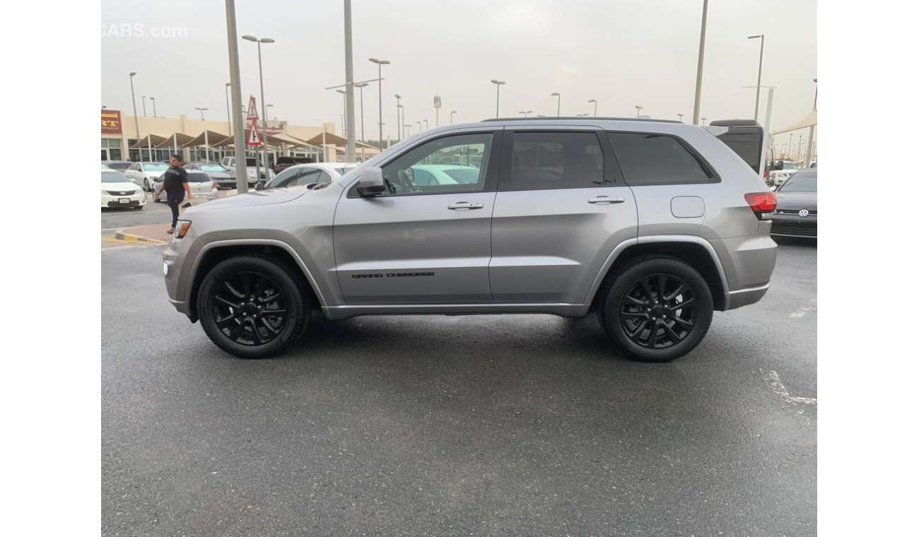 Jeep Grand Cherokee Jeep Grand Cherokee_2018_Excellent_Condithion _Full opshin
