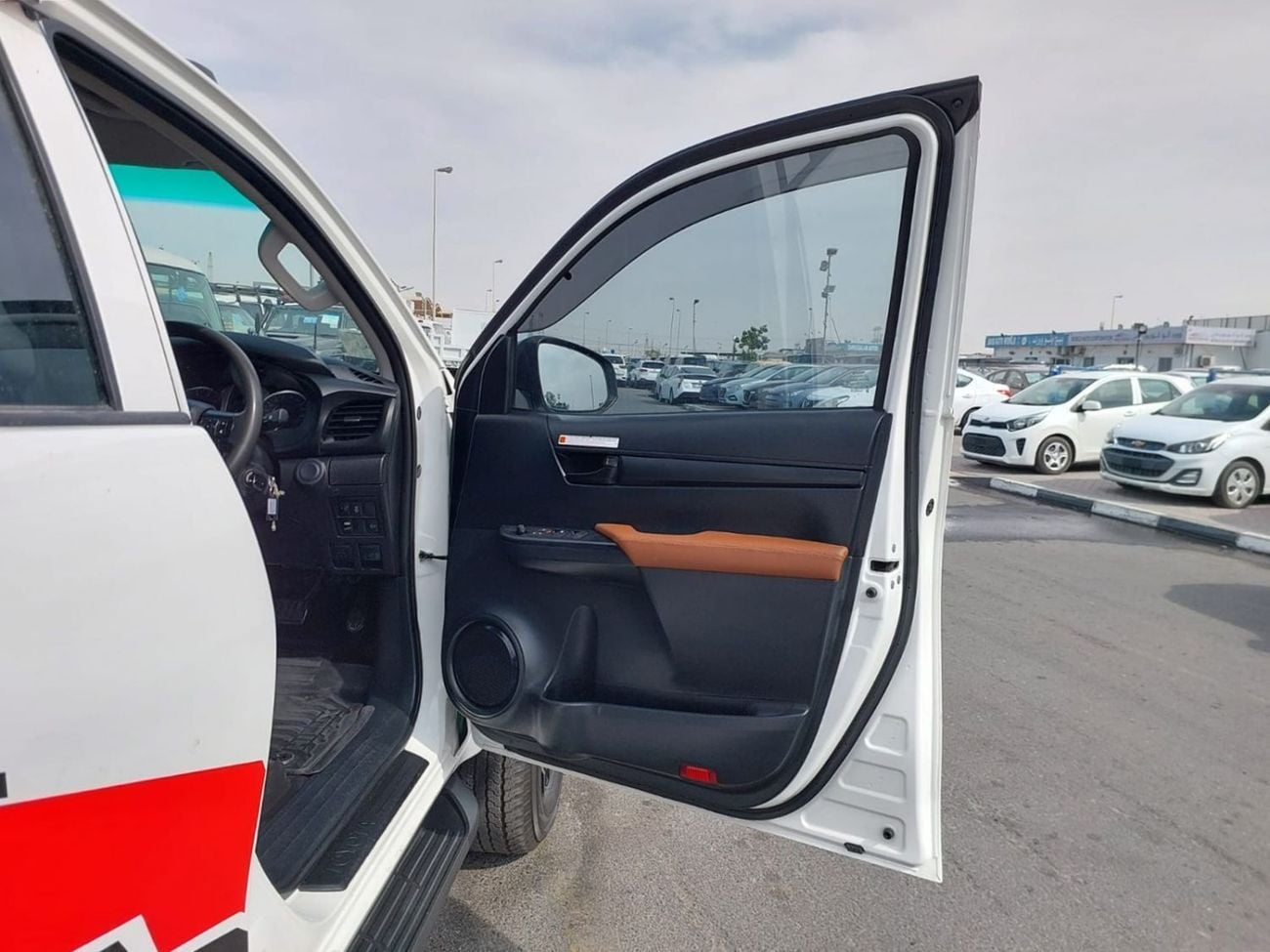 تويوتا هيلوكس GR SPORT (RAMADAN OFFER) TOYOTA HILUX PICKUP RHD 2022 MODEL 2.4 L DIESEL AUTOMATIC(PM70393)