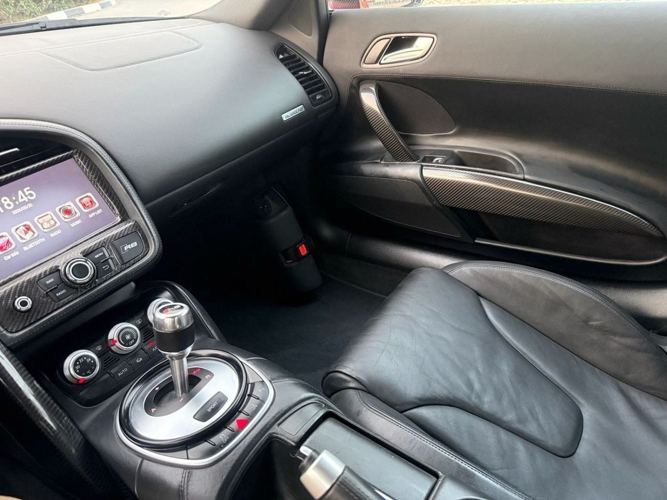 أودي R8 FSI Audi R8 V8 FSI 2015 GCC Specs - Pristine Condition Full Service History in perfect condition