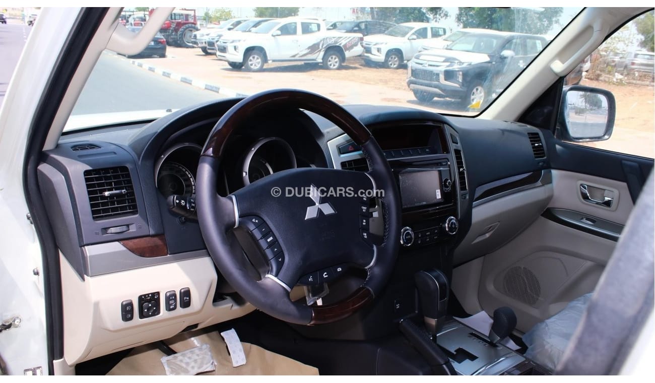 ميتسوبيشي باجيرو ميتسوبيشي باجيرو GLS 2022 موديل SUV. 4WD أبيض / بيج ، كاميرا خلفية ، 3.8 لتر بنزين ، 5 أبواب ..... ح