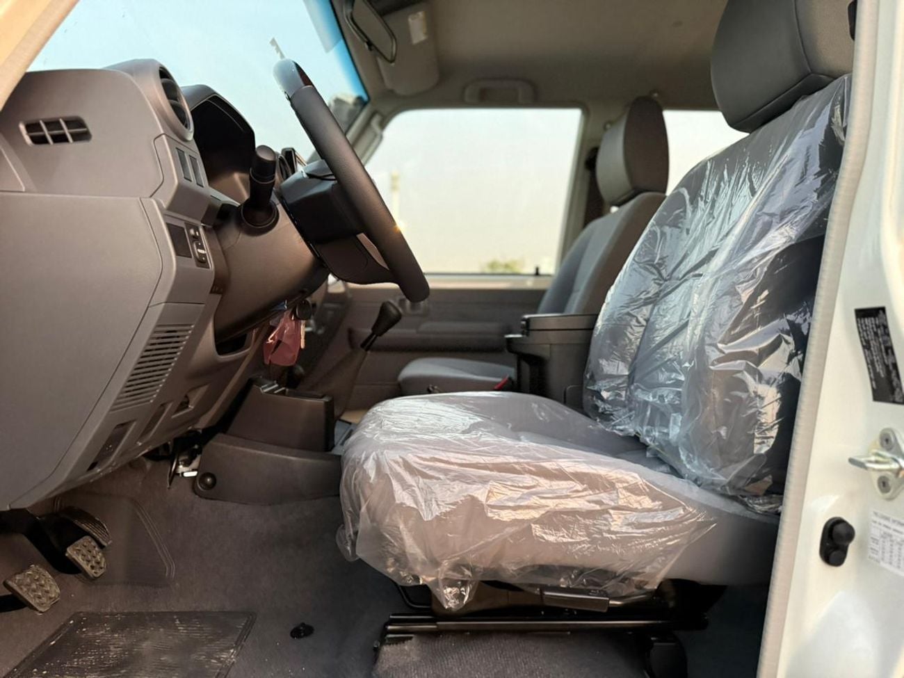 تويوتا لاند كروزر 70 LX LC76 STD Std 4.0L AWD