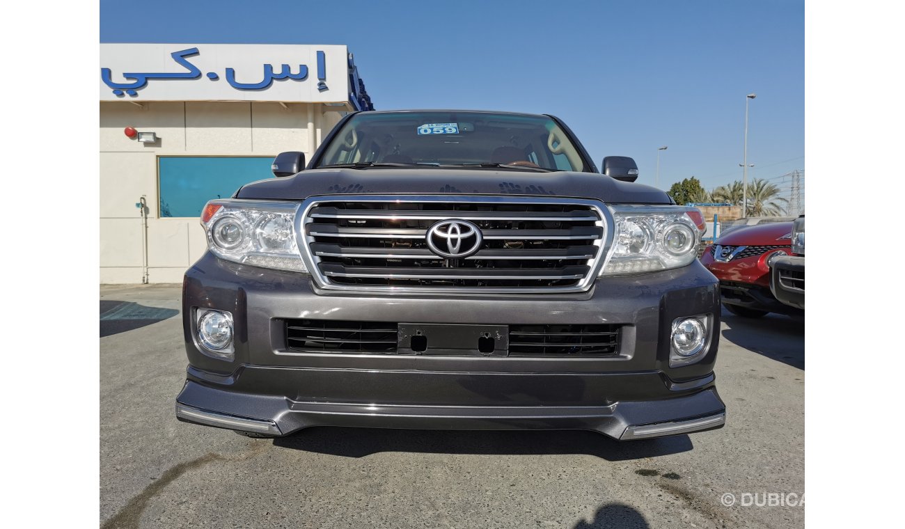 تويوتا لاند كروزر 4.6L PETROL, 18" ALLOY RIMS, SUNROOF, COOL BOX (LOT # 9816)