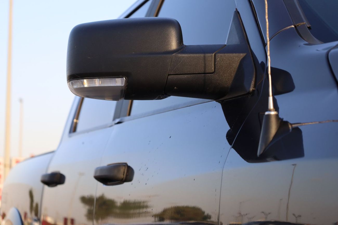 RAM 1500 Classic 5.7L Crew Cab Utility (5 Seater)