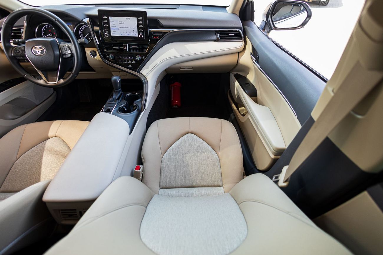 Toyota Camry SE 2.5L (204 HP)