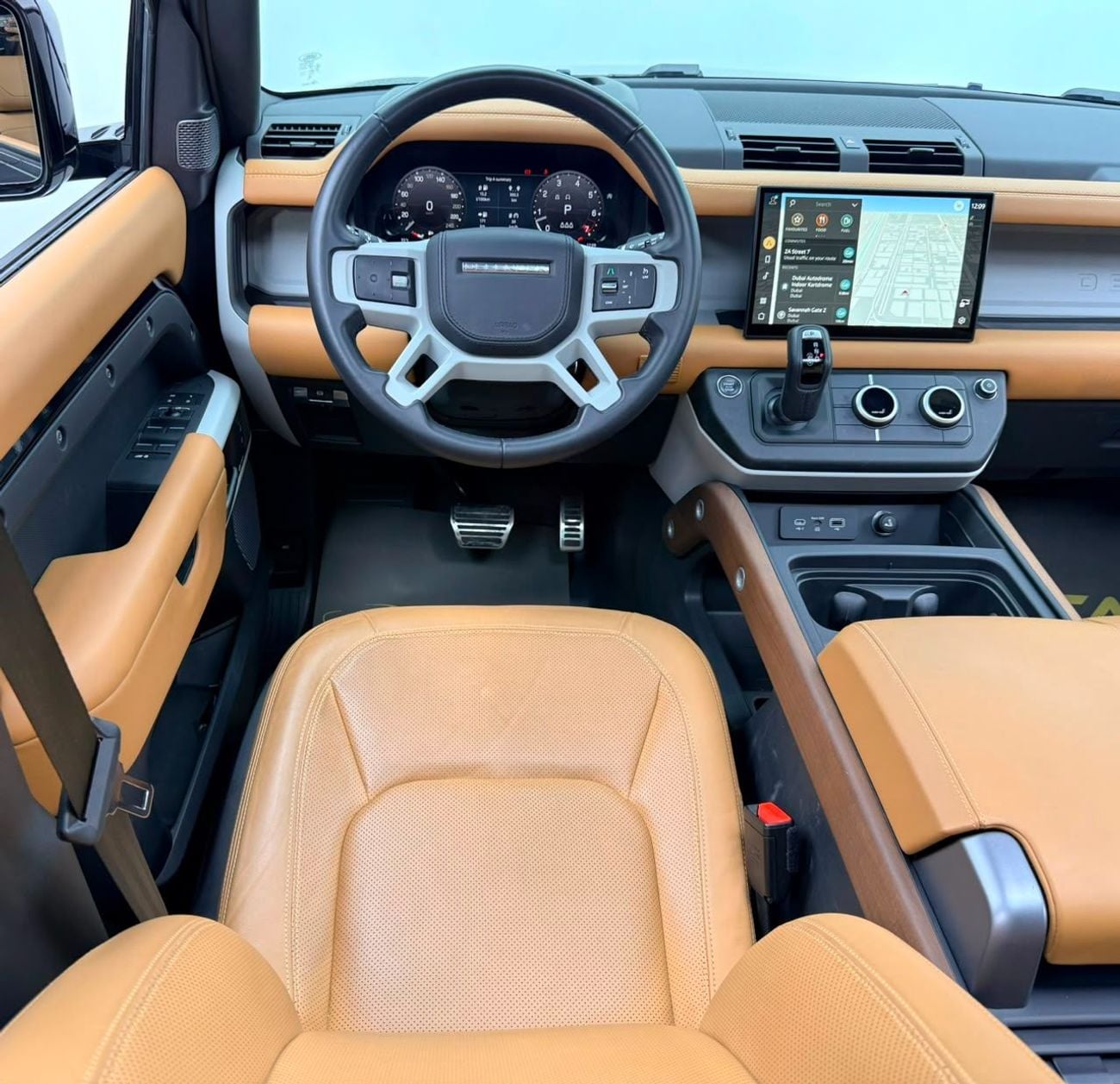 Land Rover Defender 110 HSE P400 2024 Land Rover Defender 110 HSE P400, 2029 LR Warranty + Service Pack, Full LR Service History, GCC
