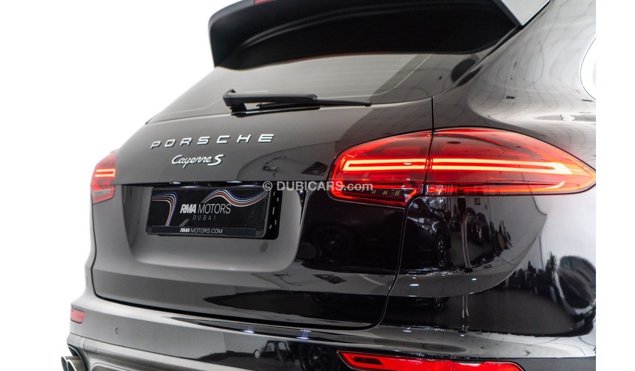 Porsche Cayenne 2015 Porsche Cayenne S / Sport Chrono Package Plus / Two Year ARM Service Pack