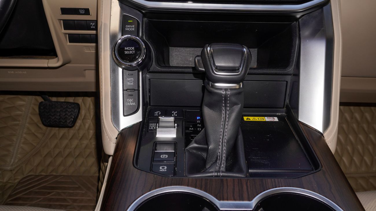 Toyota Land Cruiser GXR 3.5 L Twin Turbo V6