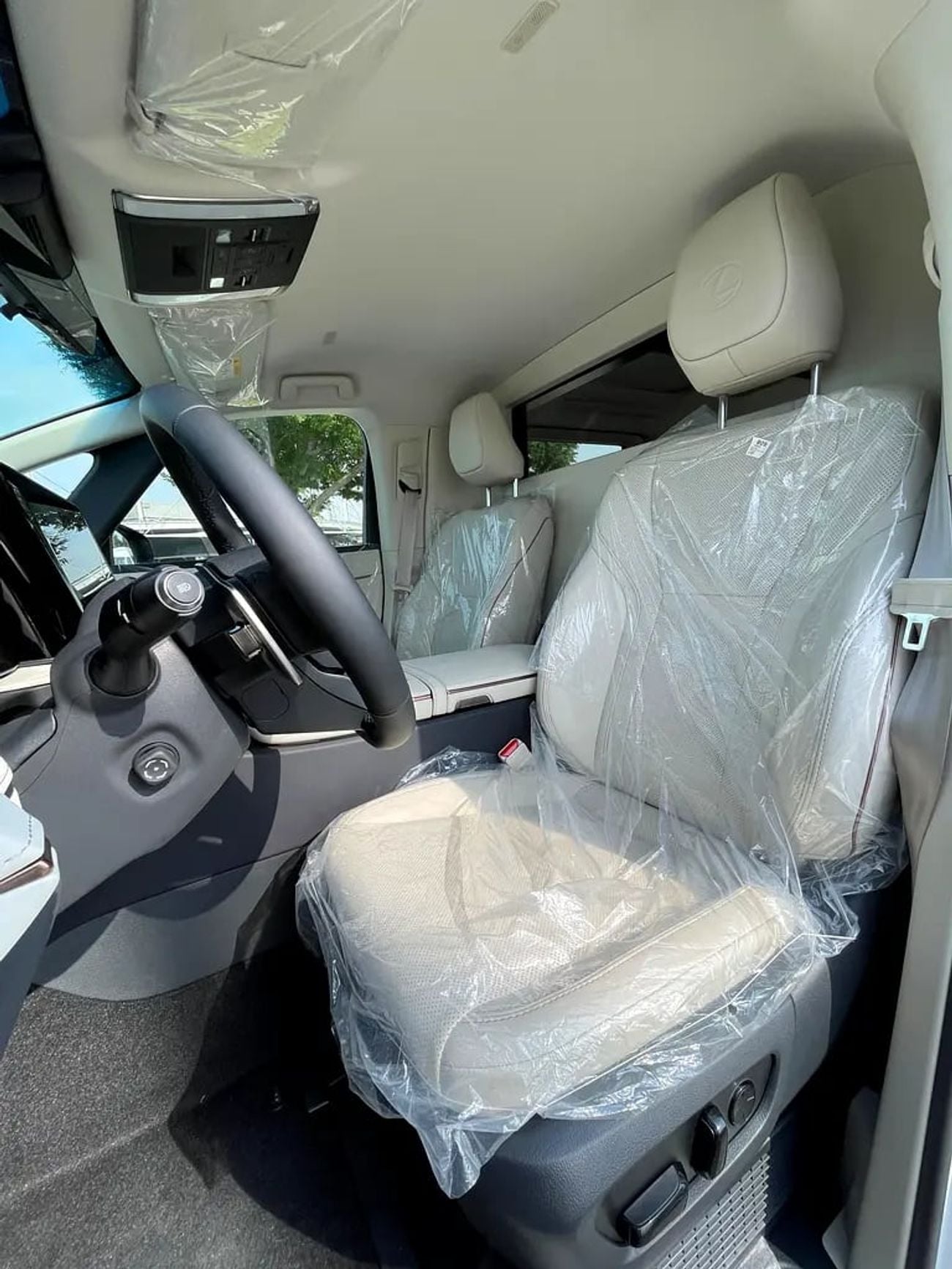 لكزس LM 350h Lm350 VIP Seats -- Where Business Class becomes First Class on wheels