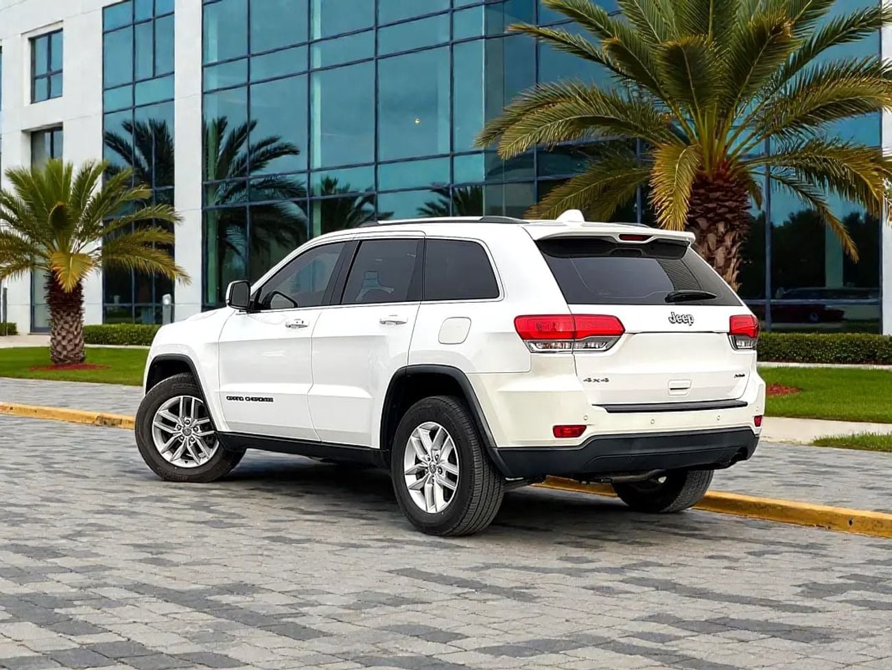 جيب جراند شيروكي 1,157 P.M | Exclusive - GCC Specs | Original paint