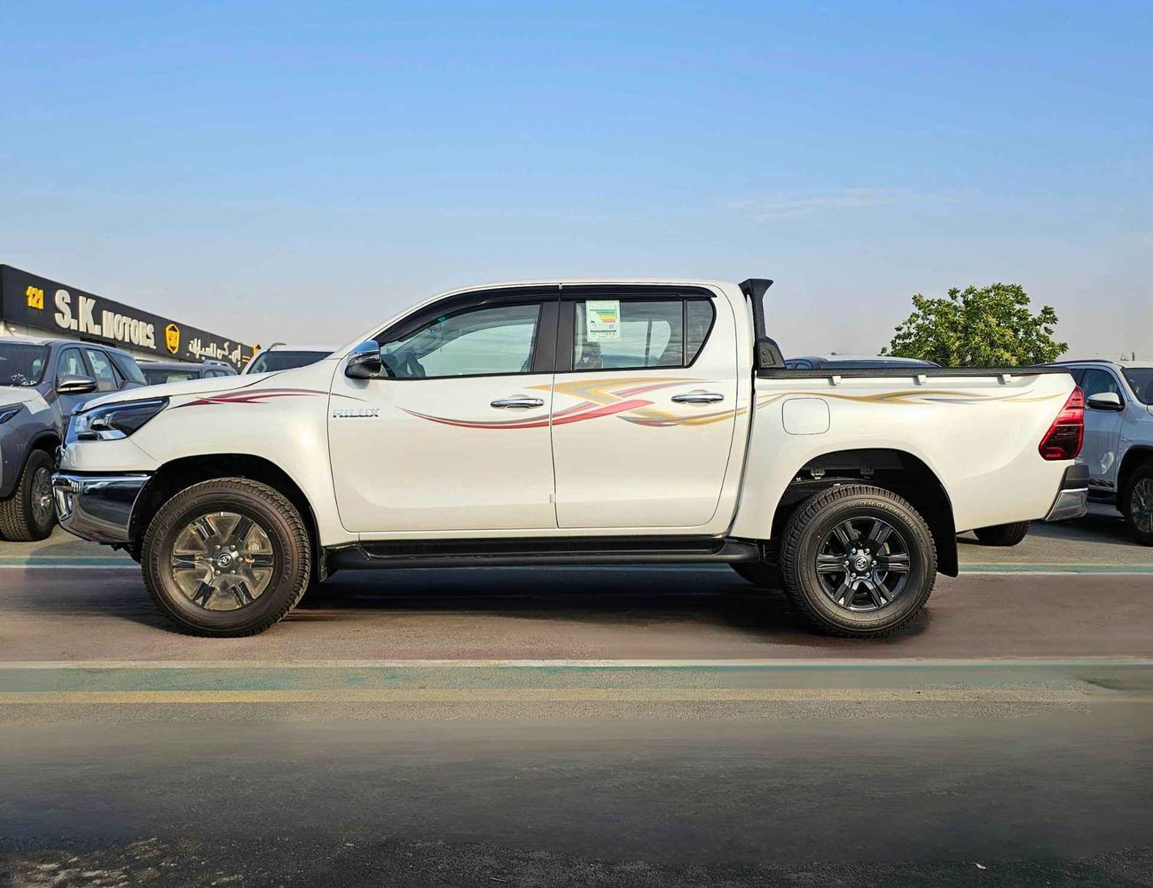 Toyota Hilux SR5 / FULL OPTION / 2.7L V4 / M/T / DIFF LOCK / BED LINER / BIG DVD / WOOD TRIM / 4WD / CODE # HPADF