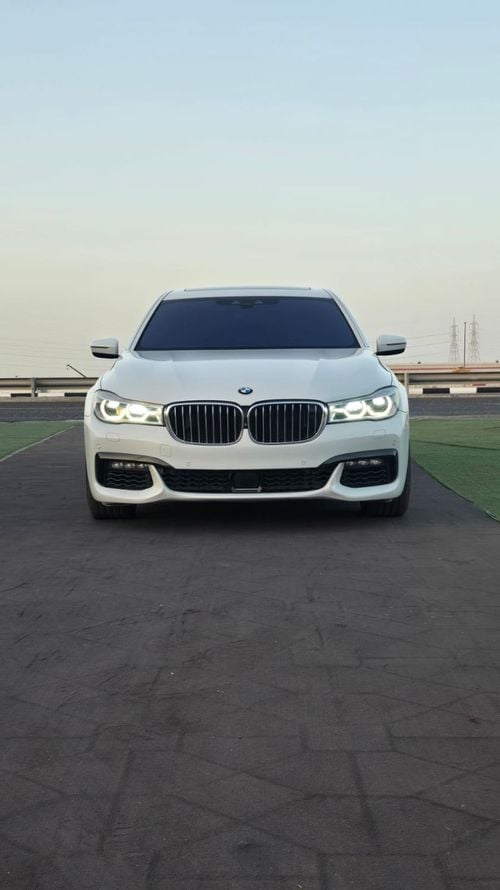BMW 750Li Luxury 4.4L (443 HP)