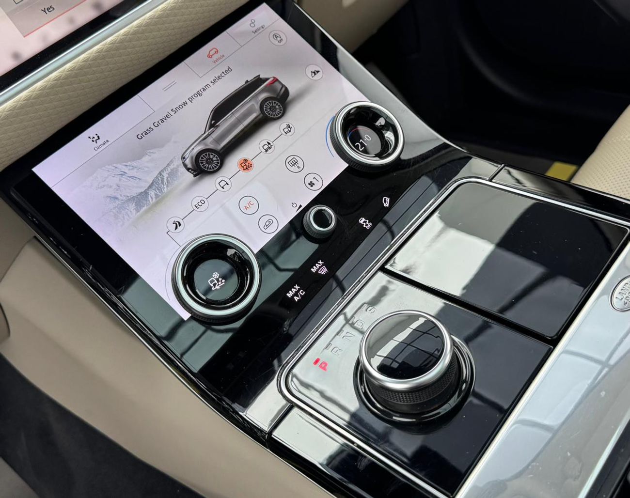 لاند روفر رينج روفر فيلار P250 S 2.0L Petrol 2020 Range Rover Velar P250 S, 1 Year Warranty, RR Service History, GCC