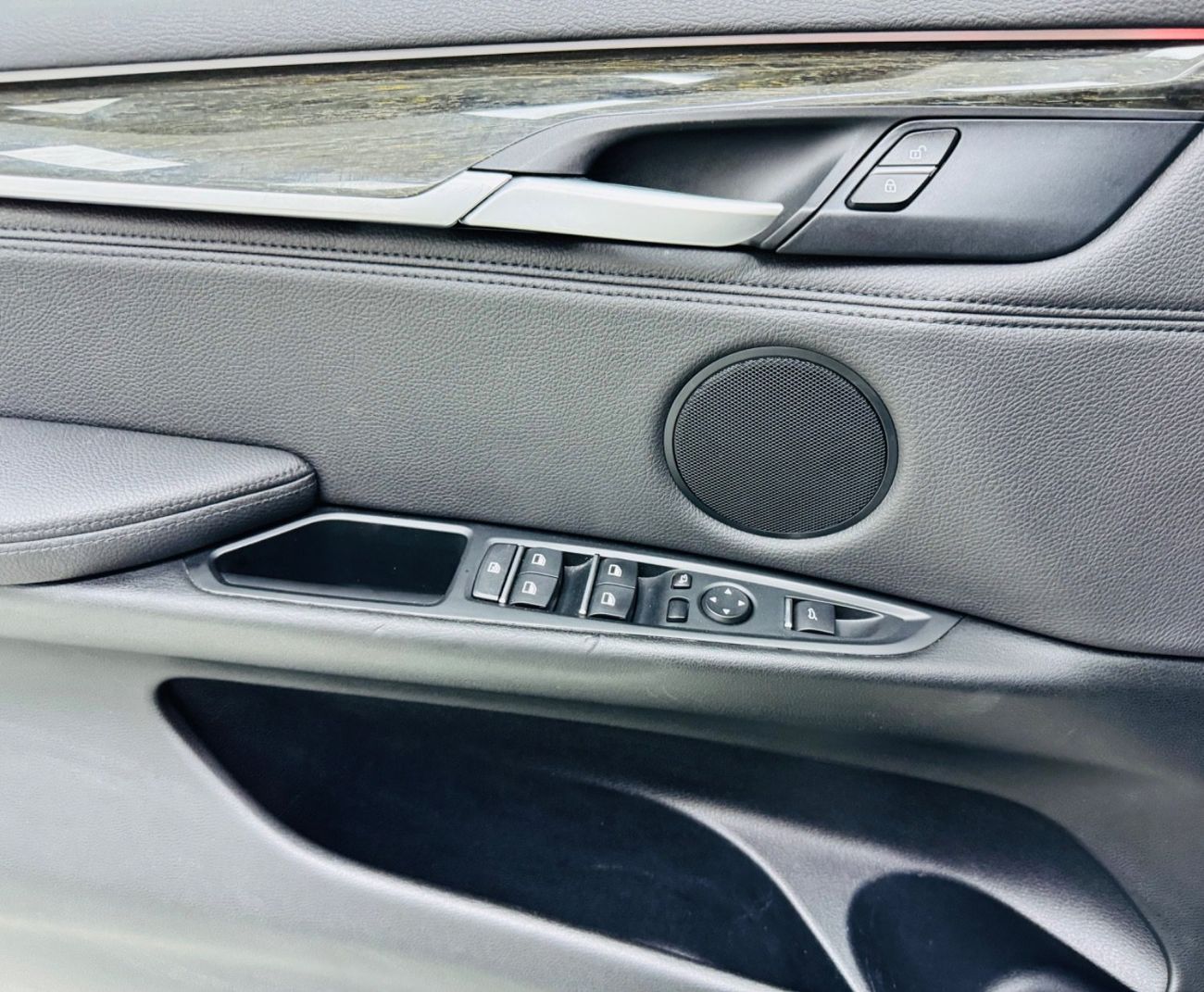 بي أم دبليو X5 35i Exclusive 3.0L (7 Seater)