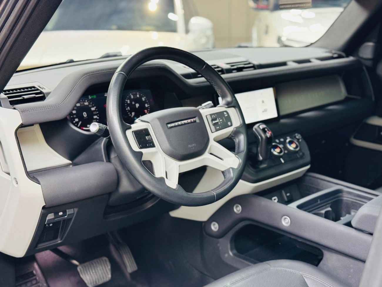 Land Rover Defender P300 90 SE 2.0L (5 Seater)