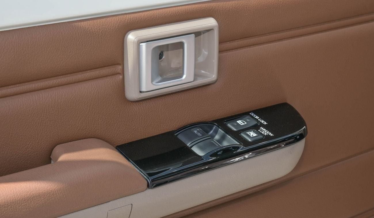 Toyota Land Cruiser 70 LX COUPE