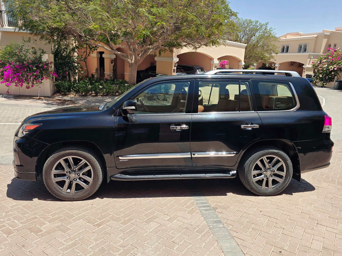 Lexus LX 570 Signature 5.7L