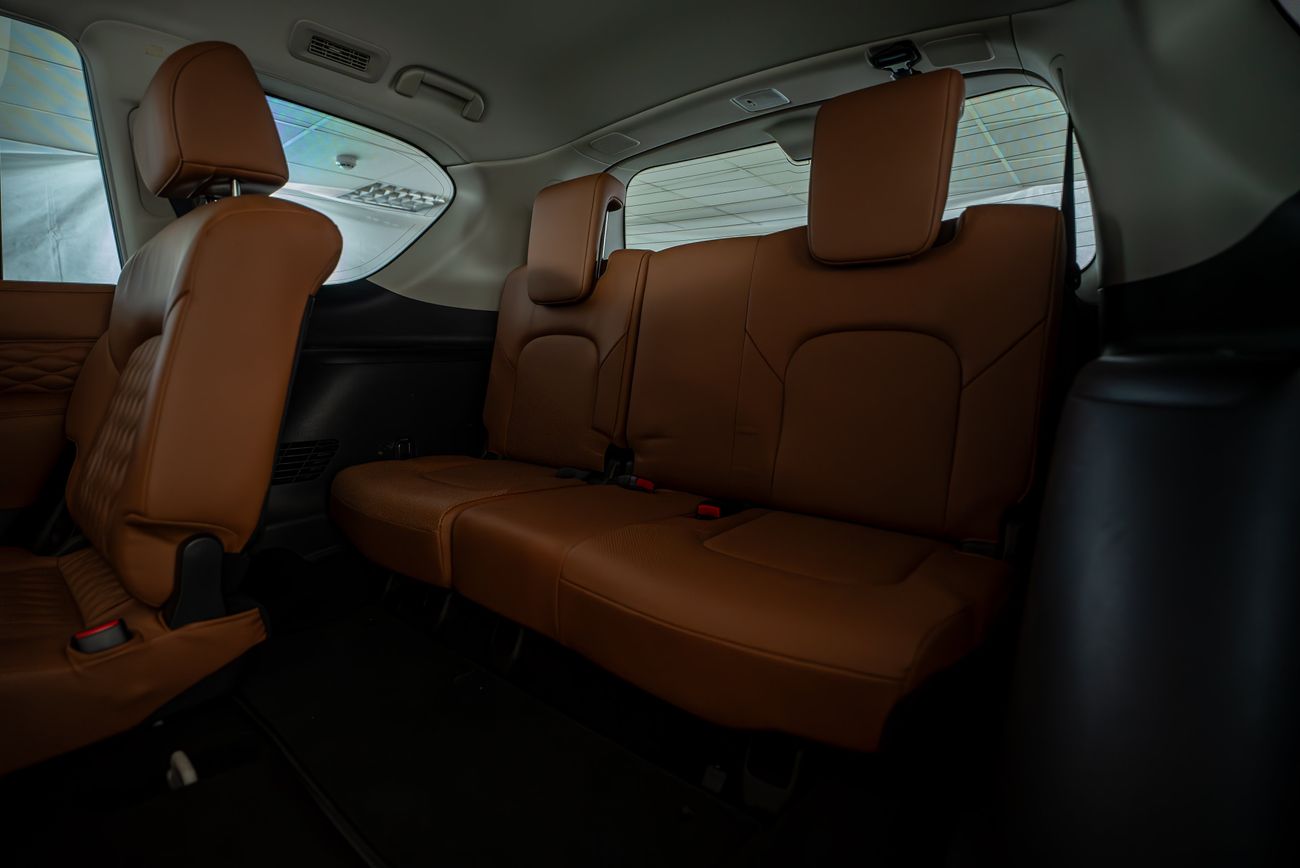 Infiniti QX80 LUXE 5.6