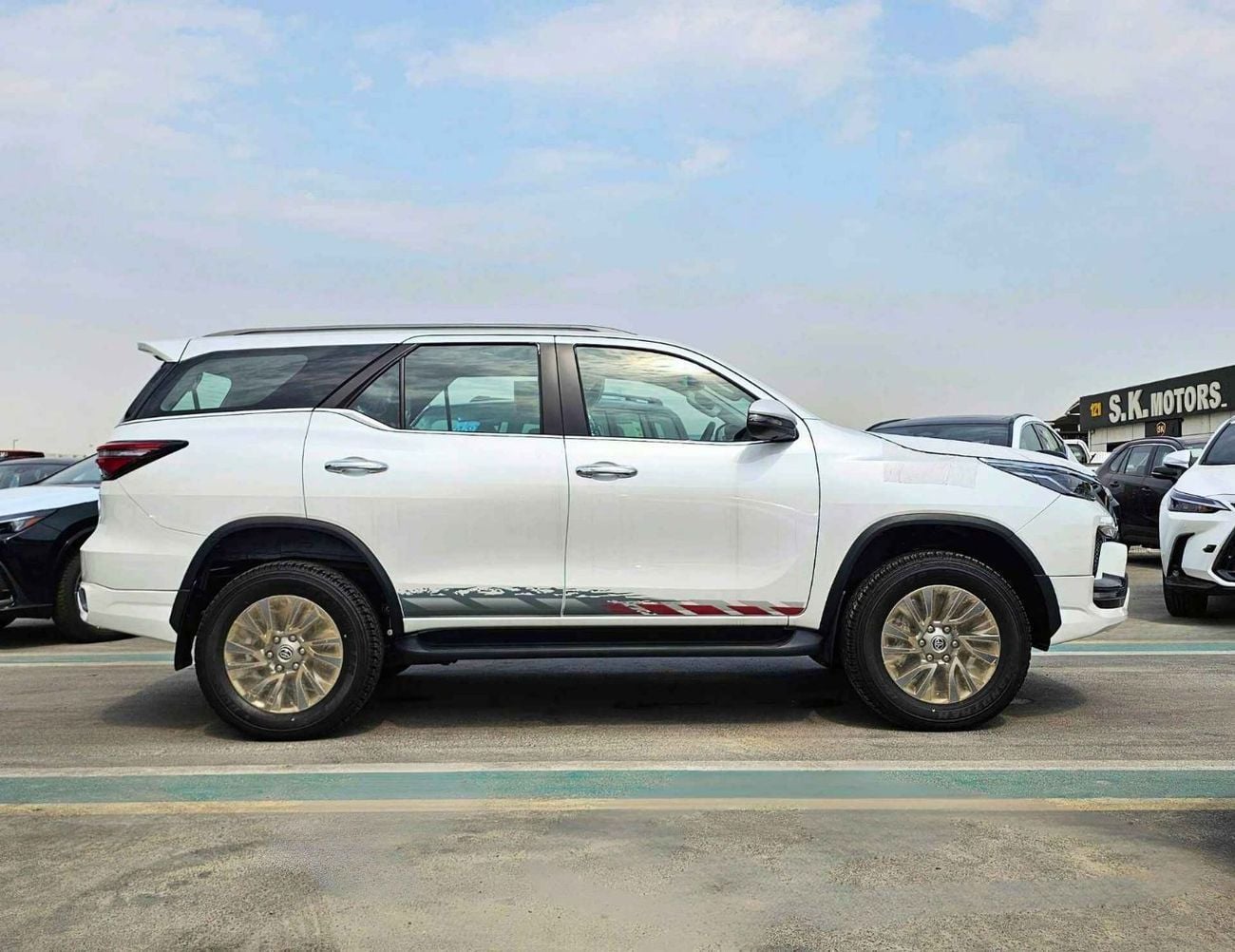 Toyota Fortuner SR5 ADVENTURE | 4.0L V6 PETROL | FRONT PWR SEATS | PUSH START | DIFF LOCK AUTO A/C (CODE # F6HA)