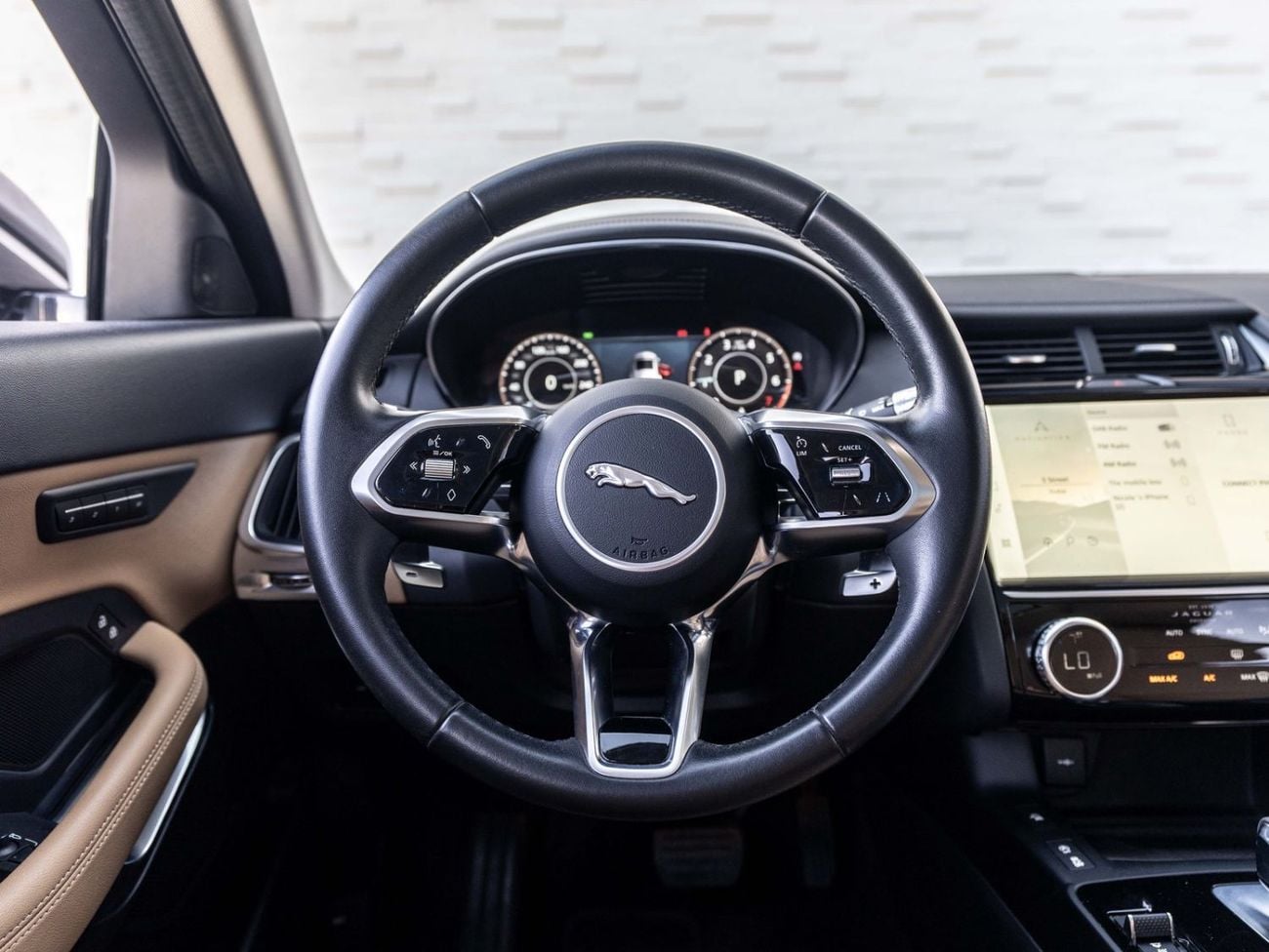 جاكوار E Pace R-DYNAMIC SE P250 SE