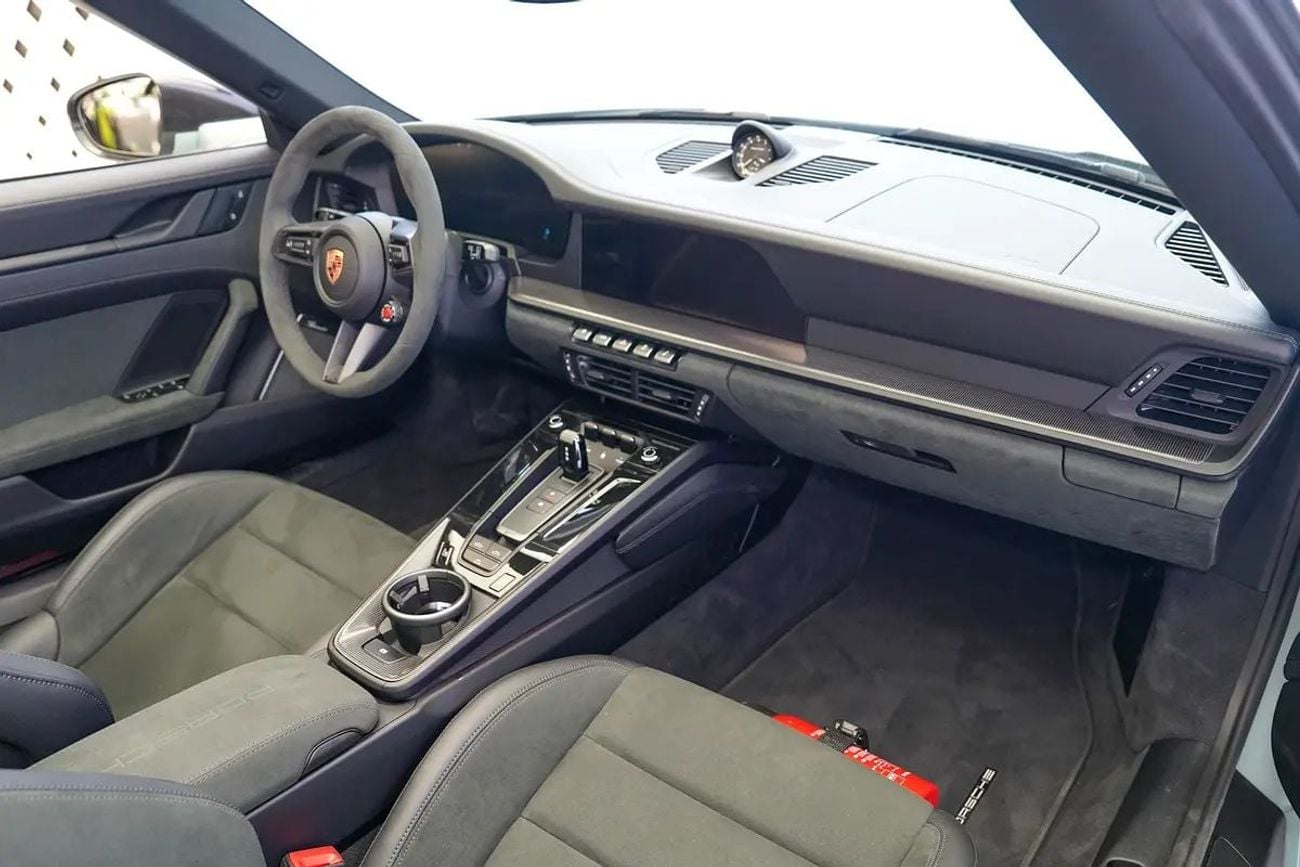 بورش 911 CARRERA GTS CABRIOLET T-HYBRID