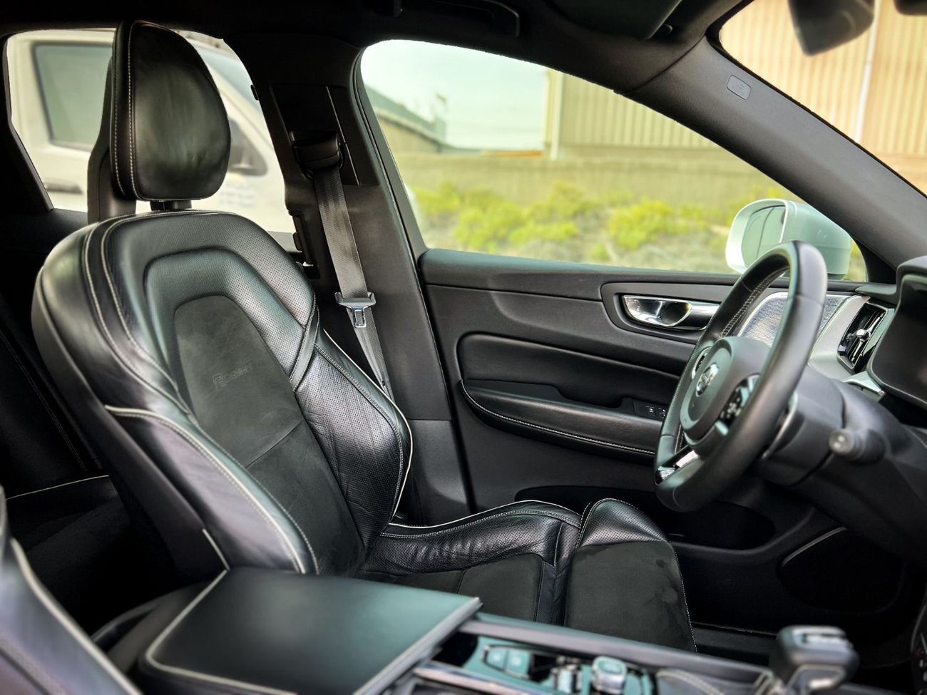 Volvo XC60 T6 R Design Plus