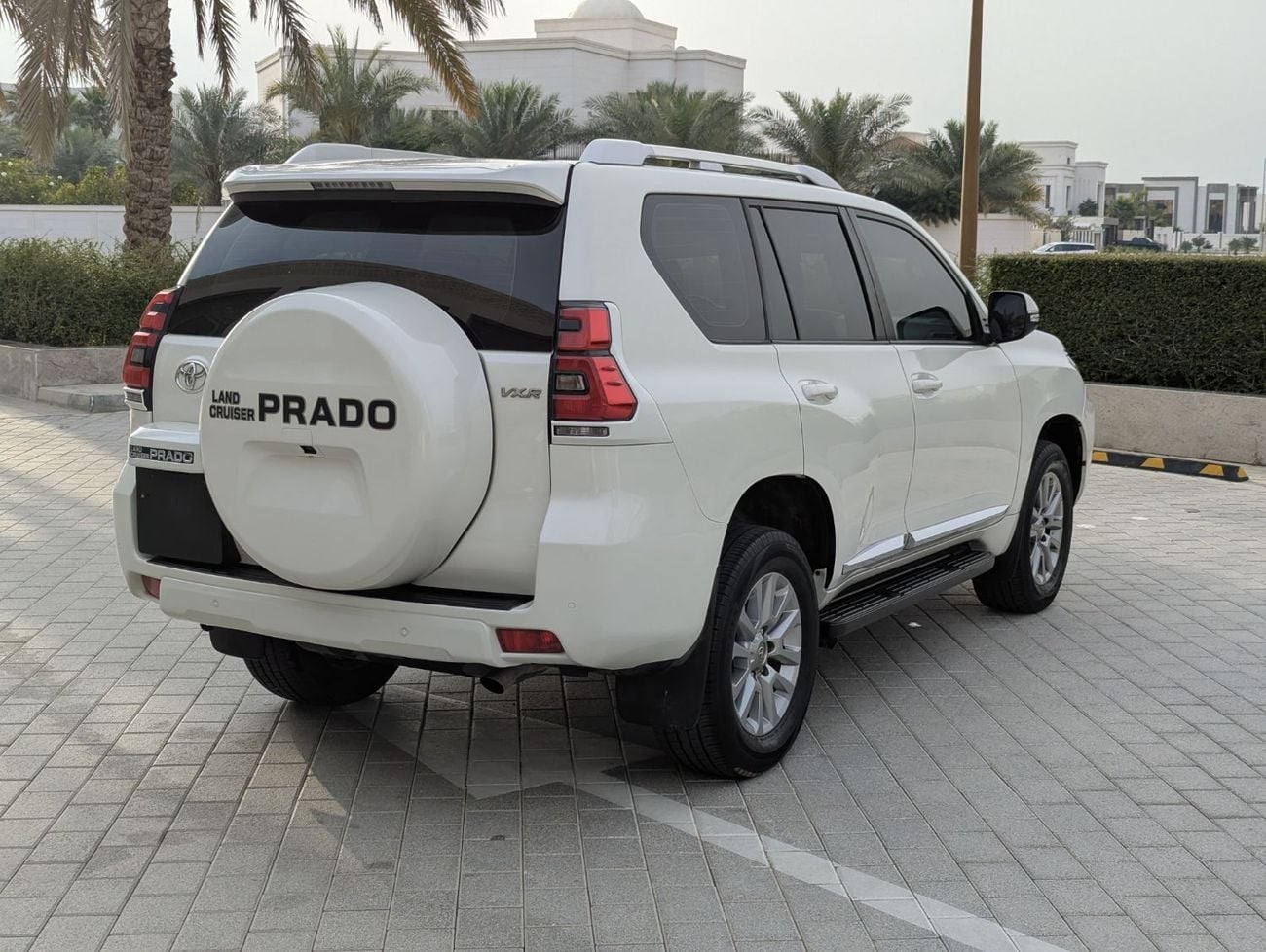 تويوتا برادو Toyota Prado v6 4.0L Petro engine LHD white colour