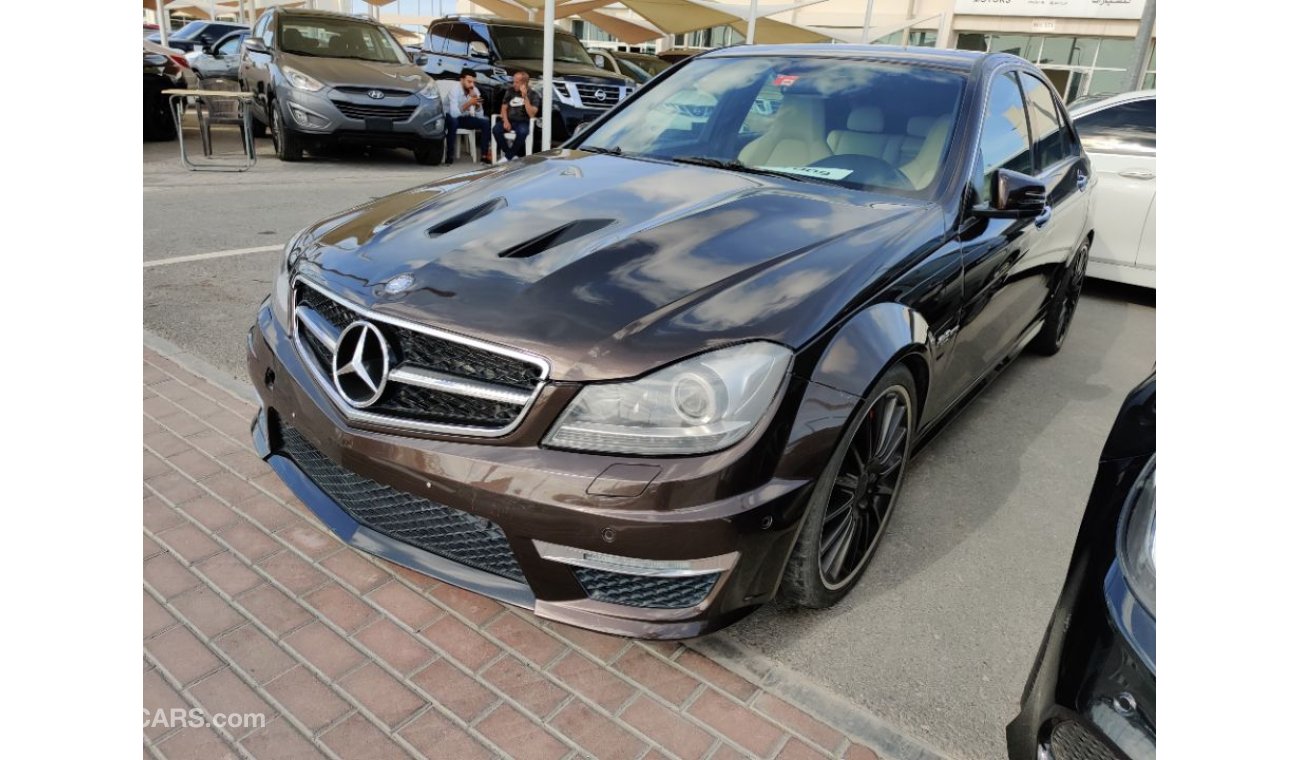 مرسيدس بنز C 63 AMG 2009 Model Full options Gulf specs