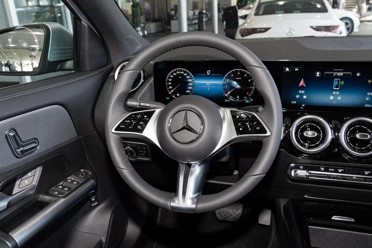 Mercedes-Benz GLA 200 MERCEDES BENZ GLA200 1.3L TURBO FULL OPTION MODEL 2025