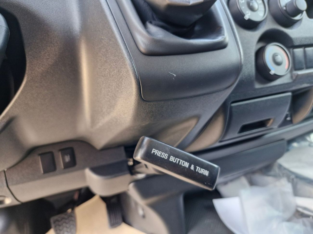 تويوتا هاياس 2025 Toyota Hiace STD Roof M/T 2.7L Petrol PANEL VAN Brand New 0Km