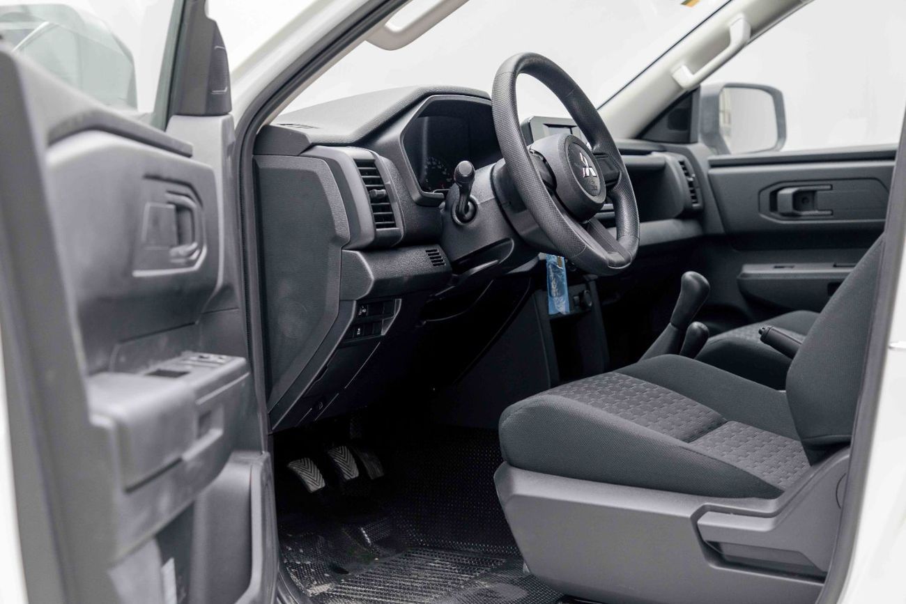 ميتسوبيشي L200 GL 2.4L - Manual - White Inside Black | Export Only