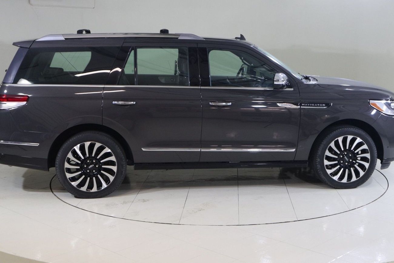 Lincoln Navigator PRESIDENTIAL 3.5L N1923 / AL TAYER MOTORS / AL QOUZ SHOWROOM