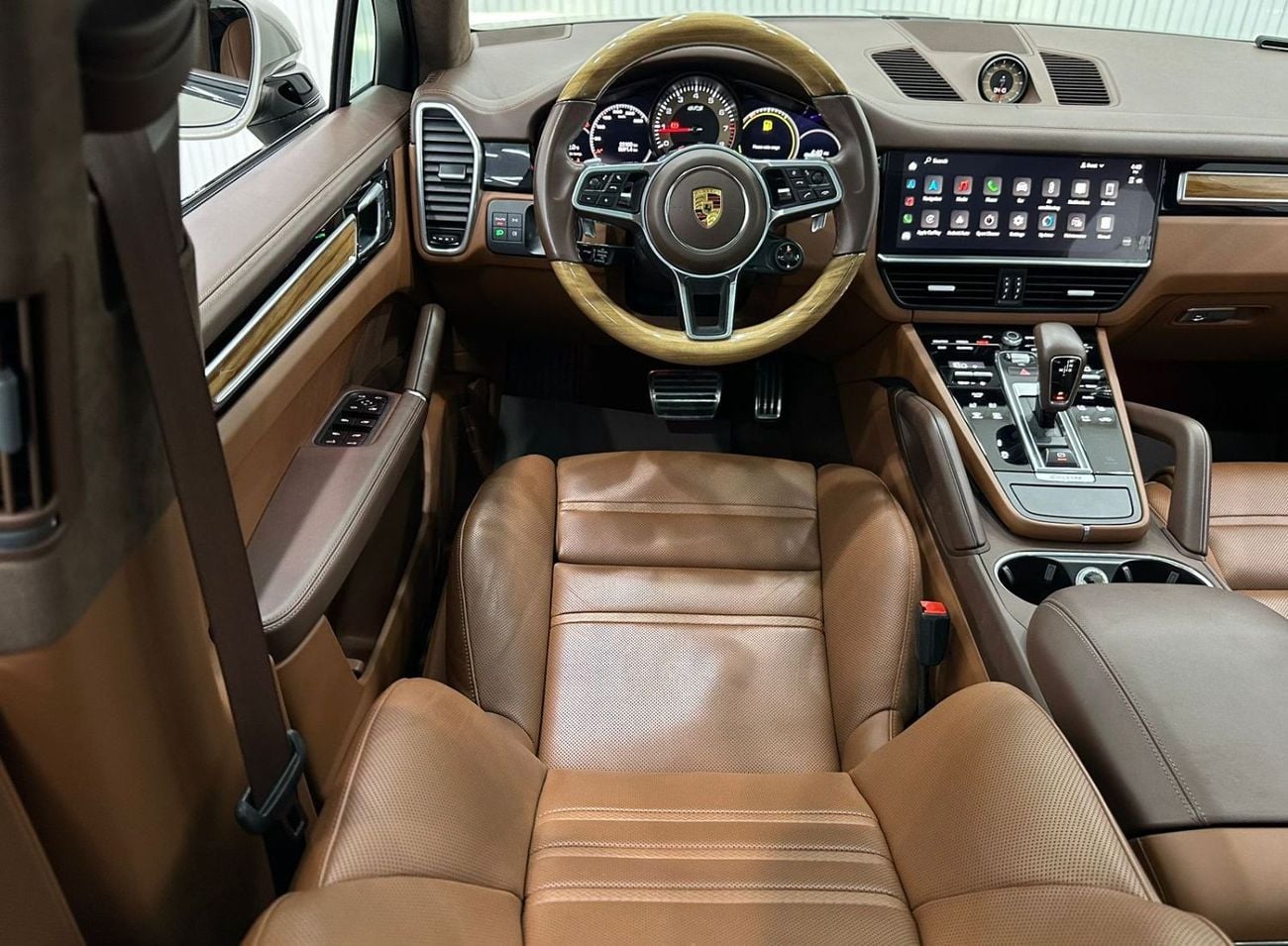 بورش كايان 2022 Porsche Cayenne GTS Coupe, Aug 2025 Porsche Warranty, Recent Service, Low Kms, GCC