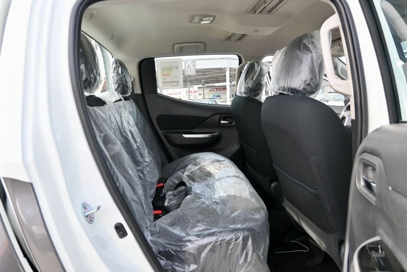 ميتسوبيشي L200 ميتسوبيشي L200 موديل 2023 ديزل 2.4 لتر ناقل حركة أوتوماتيكي أبيض من الخارج رمادي من الداخل