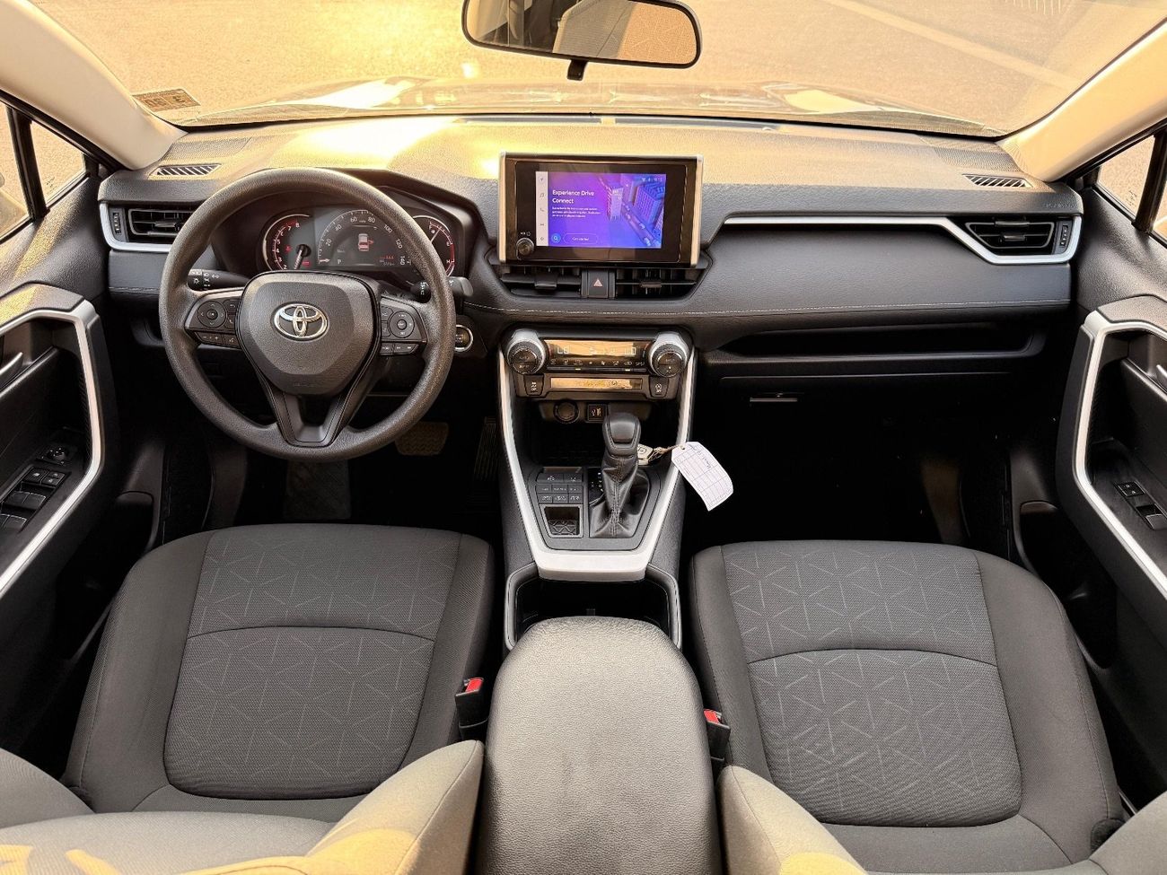 تويوتا راف ٤ XLE 2.5 L AWD Full Option 2025