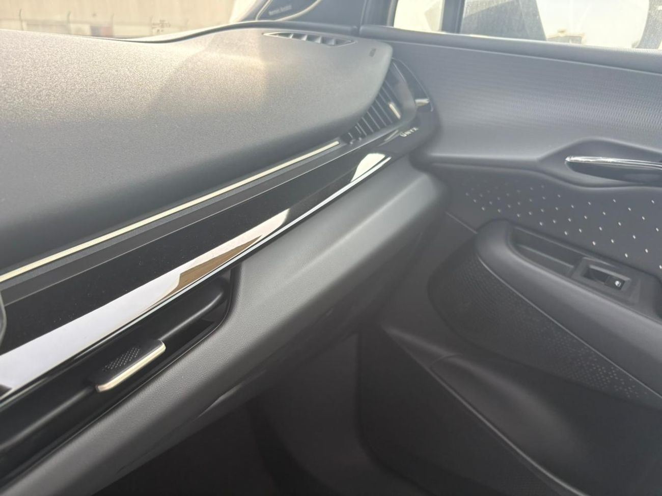 فولكس واجن ID.Unyx ELECTRIC 5 SEATS FULL OPTION