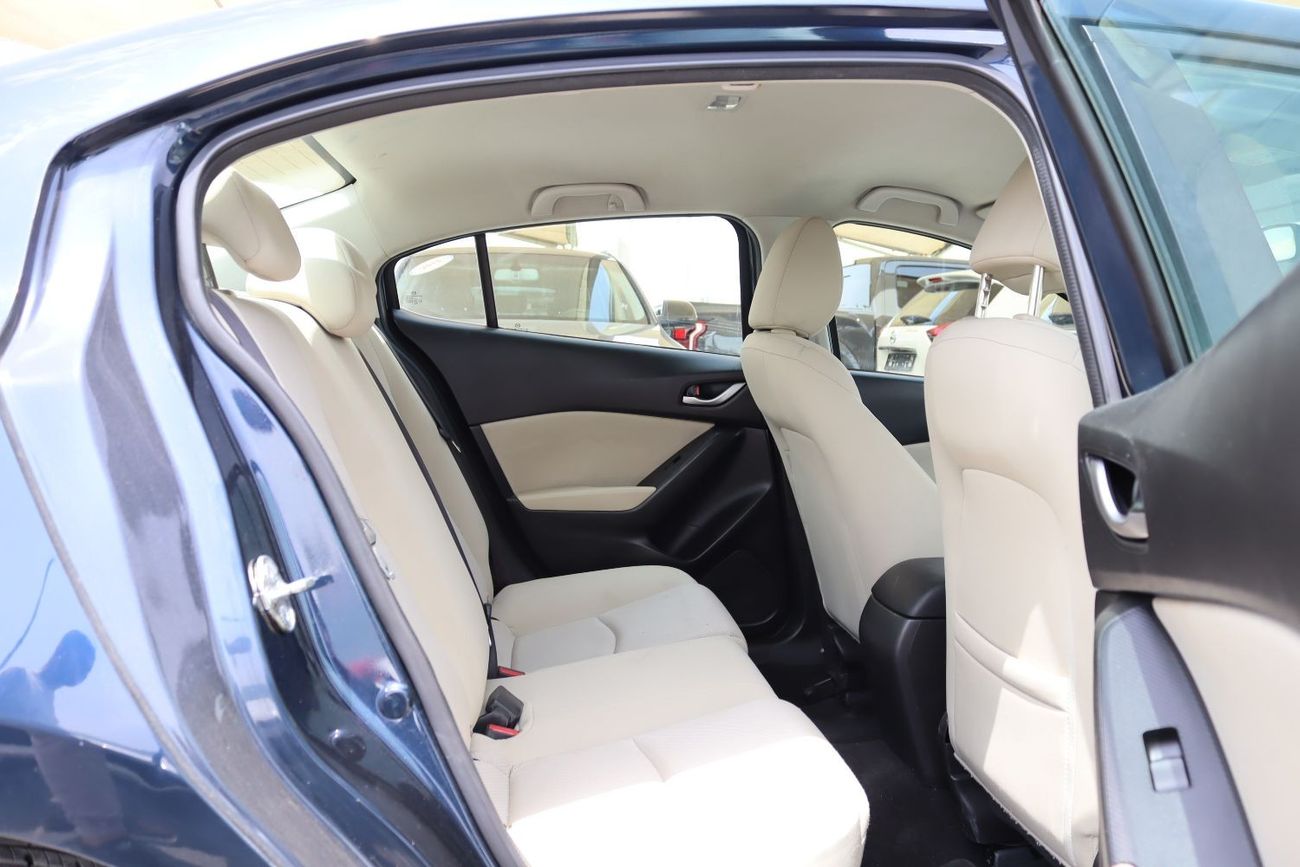 مازدا 3 لاكجري بلس خالية من الحوادث - خليجي - صبغة وكالة - رقم 2 - بحالة الوكالة من الداخل والخارج