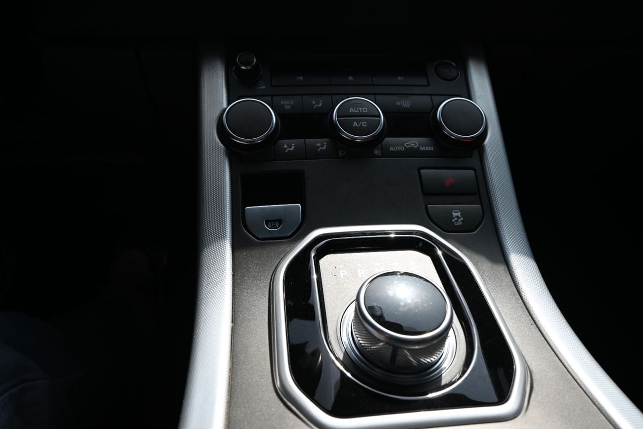 لاند روفر رانج روفر إيفوك Dynamic Plus 2.0L (5 Door)