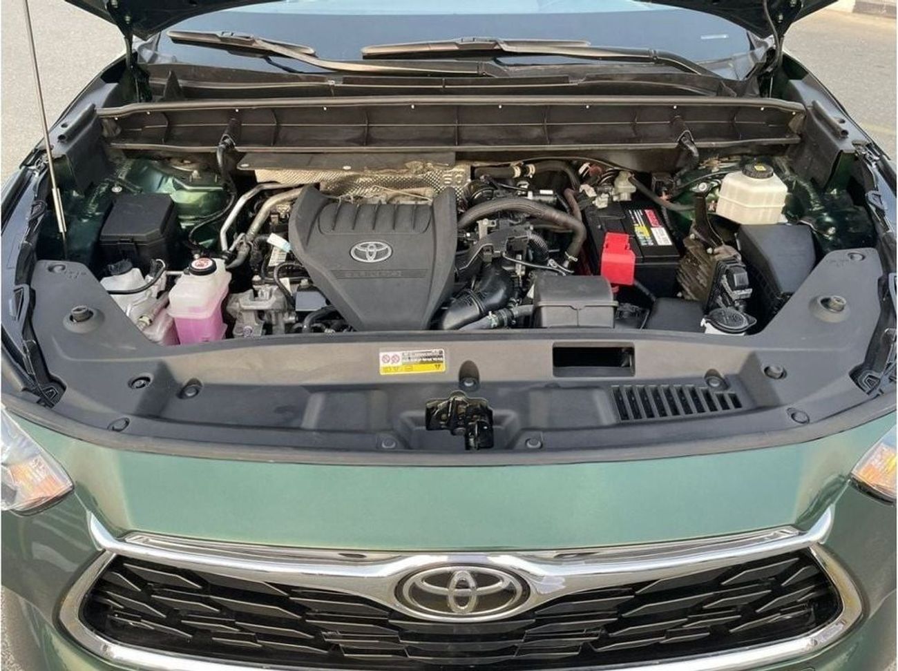 Toyota Highlander 2023 Toyota Highlander 2.4L V4 Turbo - XLE Full Option AWD 4x4 - Radar & Wireless charger - 55,300 M