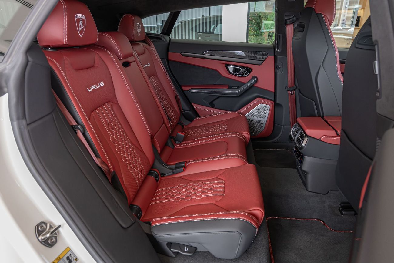 لامبورغيني اوروس S 4.0T V8 Lamborghini Urus S | Carbon Interior | Low Mileage 2024 (Warranty Available)