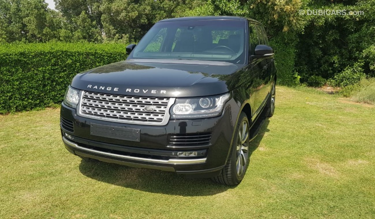 Land Rover Range Rover Rang Rover vogue model 2013 GCC car prefect condition full option panoramic roof leather seats back