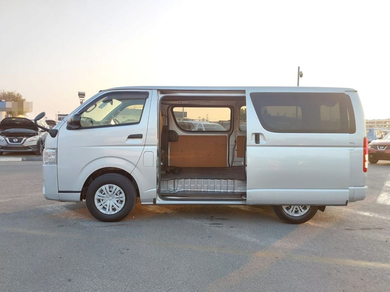 تويوتا هاياس TOYOTA HIACE VAN RHD 2018 MODEL 2.8 L DIESEL AUTOMATIC(PM05971)