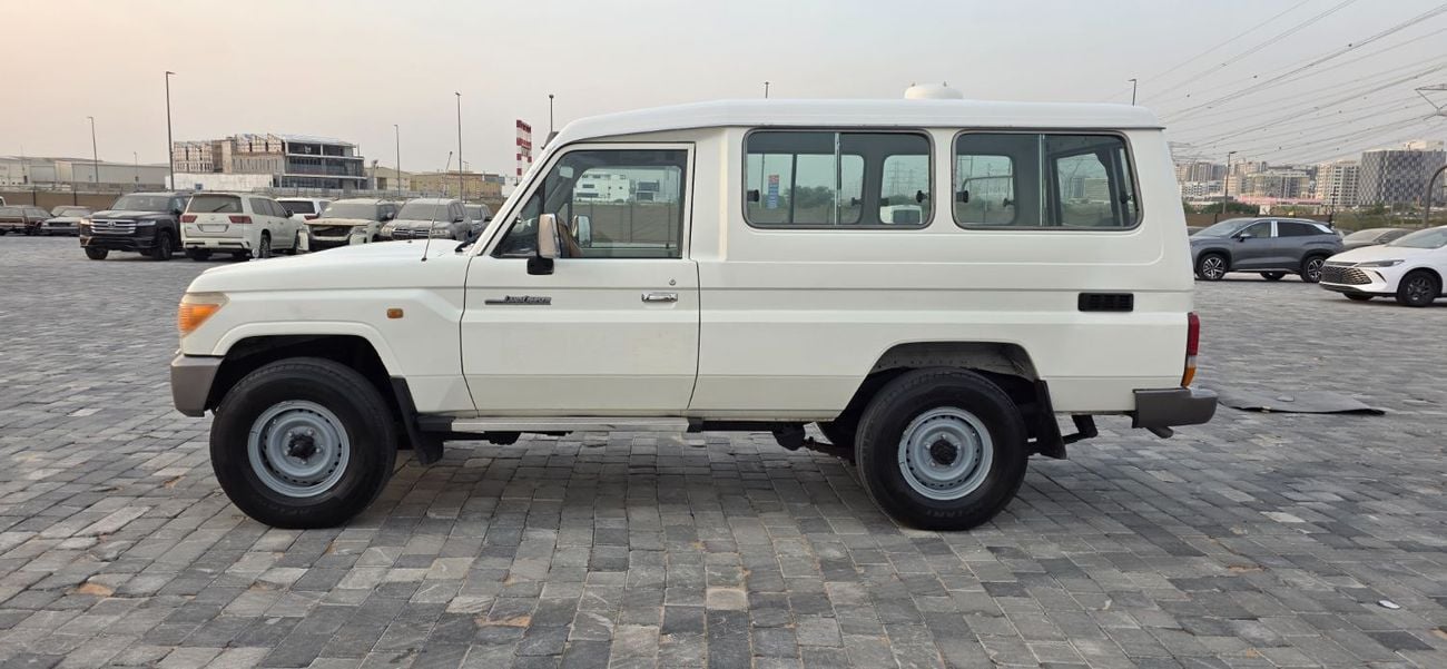 Toyota Land Cruiser Pickup 70