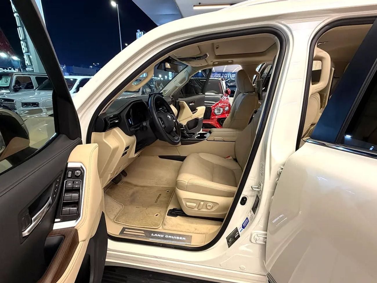 تويوتا لاند كروزر VXR NON-TURBO – GCC AL-FUTTAIM – ONLY 7500 KM
