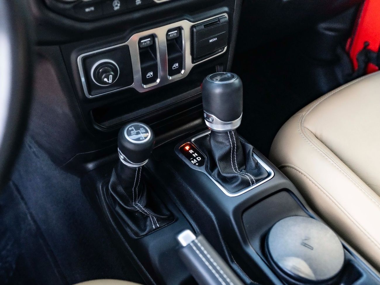 Jeep Wrangler Sahara 3.6L A/T (5 Seater)