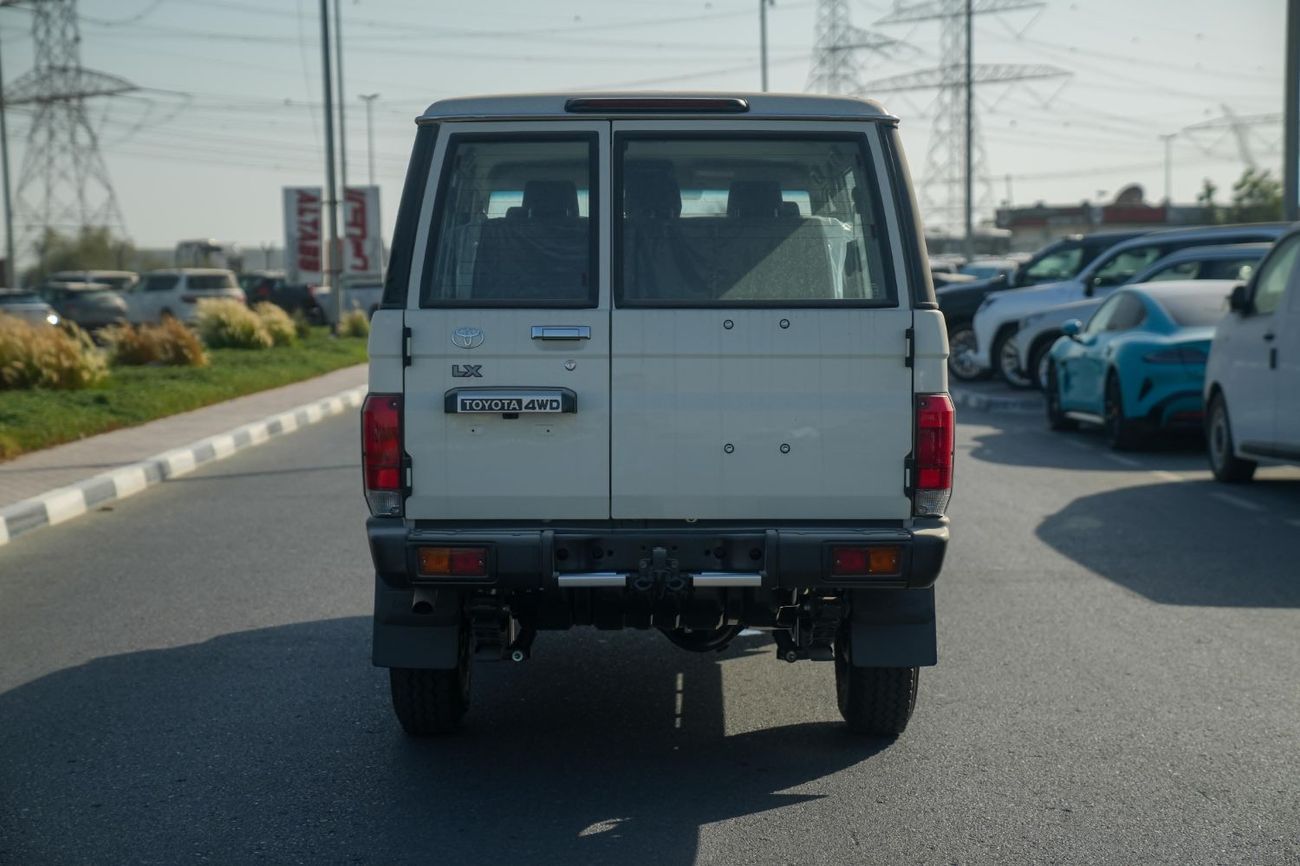 Toyota Land Cruiser 70 DX 2.8L TOYOTA LC76 2.8L T/DSL-E M/T