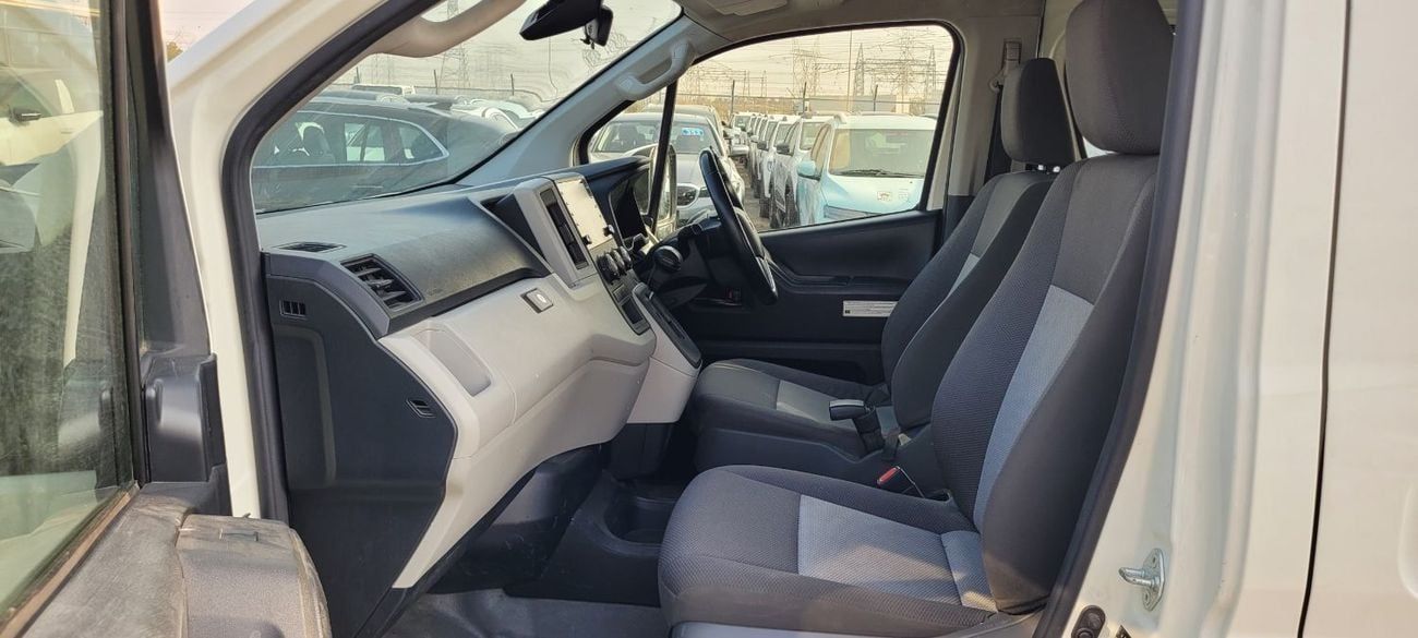 تويوتا هاياس GL Highroof 2.8L RHD Automatic Gear 2WD 1GD-FTV Diesel Engine 13 Seats 5 Doors